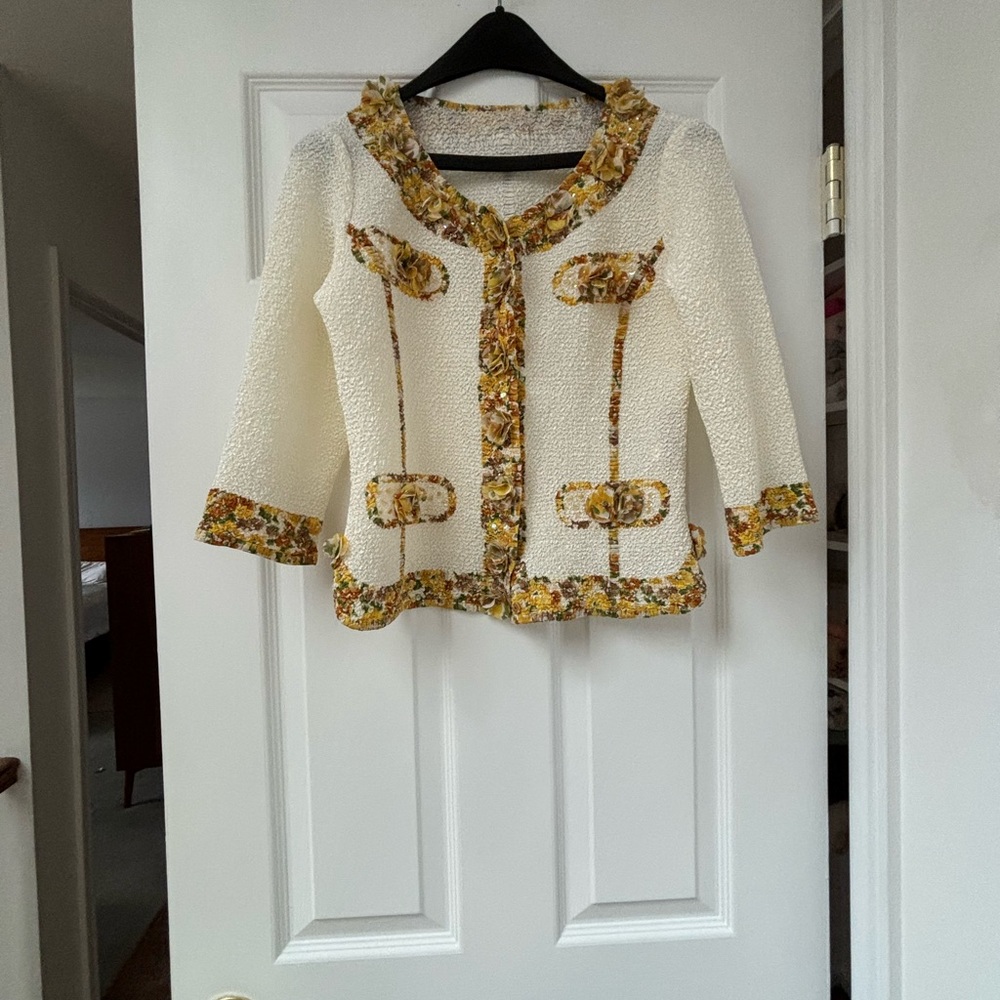 Japanese brand, off-white, hand-stitched on the buttons, short jacket,